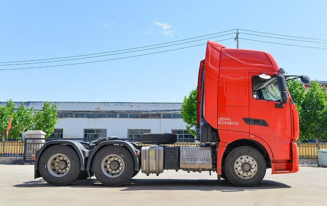 Lampe frontale RHD Sinotruk Howo 10 roues, pneu de marque 6*4, nouveau camion tracteur à vendre, offre spéciale