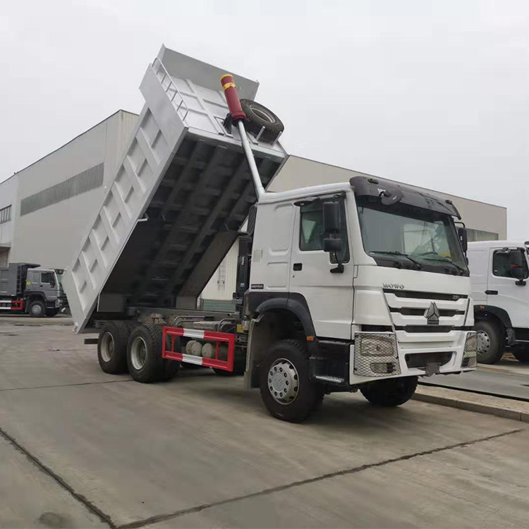 Camion-benne électrique à gravier à trois essieux