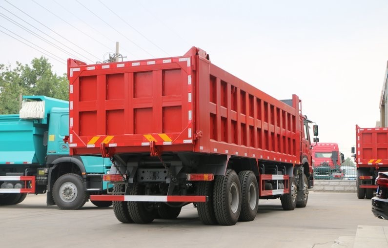 Camions à benne basculante Sinotruck HOWO8X4 robustes de 20 tonnes 30t à vendre au Zimbabwe