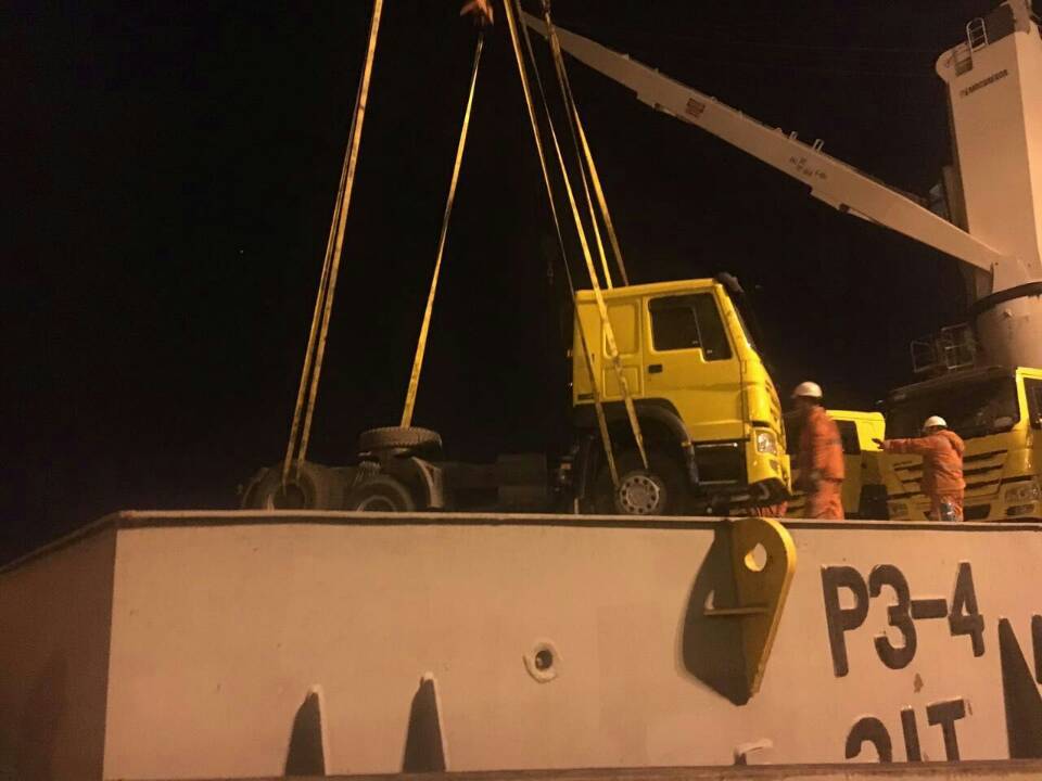 camion à benne basculante d'occasion à quatre essieux à vendre