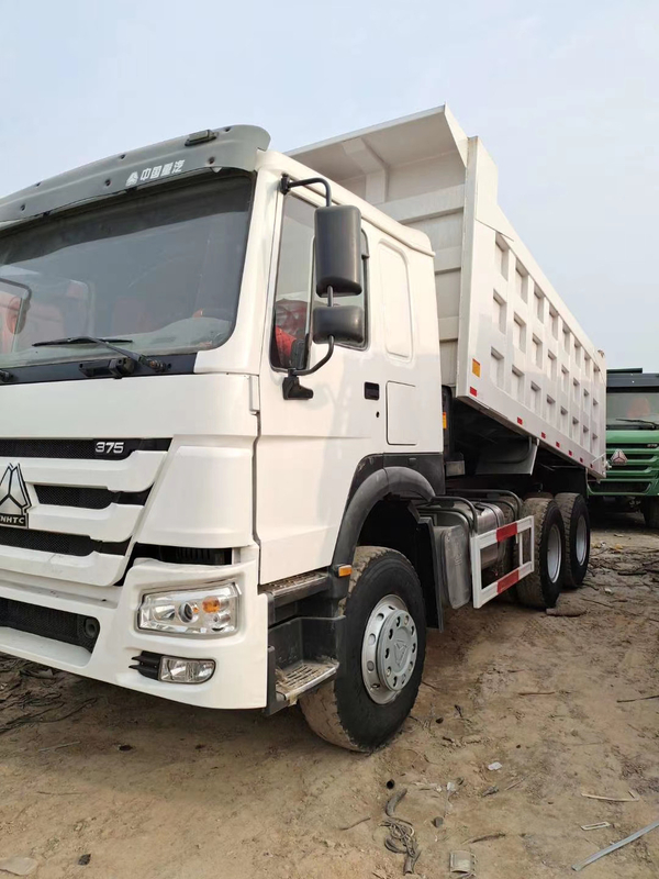 Haute qualité avec des prix bon marché Chine Sinotruk d'occasion 8x4 camions à benne basculante à vendre au Ghana