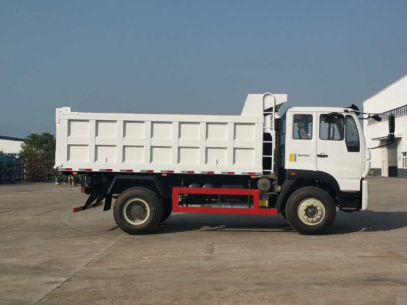 Haute qualité avec des prix bon marché Chine Sinotruk d'occasion 8x4 camions à benne basculante à vendre au Ghana