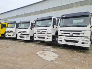 Haute qualité avec des prix bon marché Chine Sinotruk d'occasion 8x4 camions à benne basculante à vendre au Ghana