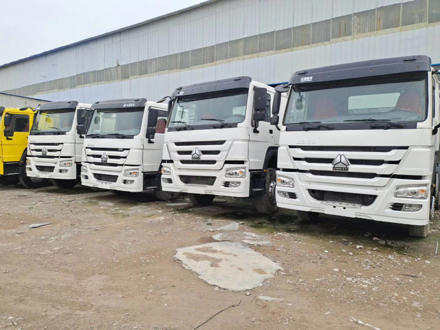 Haute qualité avec des prix bon marché Chine Sinotruk d'occasion 8x4 camions à benne basculante à vendre au Ghana