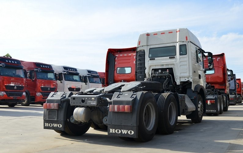 camions résistants de tracteur de tête de remorque de Sinotruk HOWO de moteur principal de 371HP 6X4