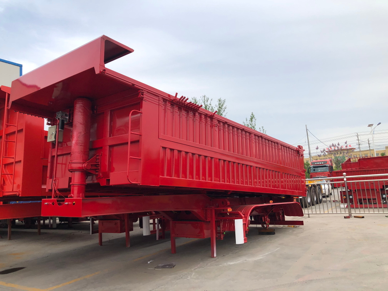 Remorque à benne hydraulique arrière rouge à trois essieux