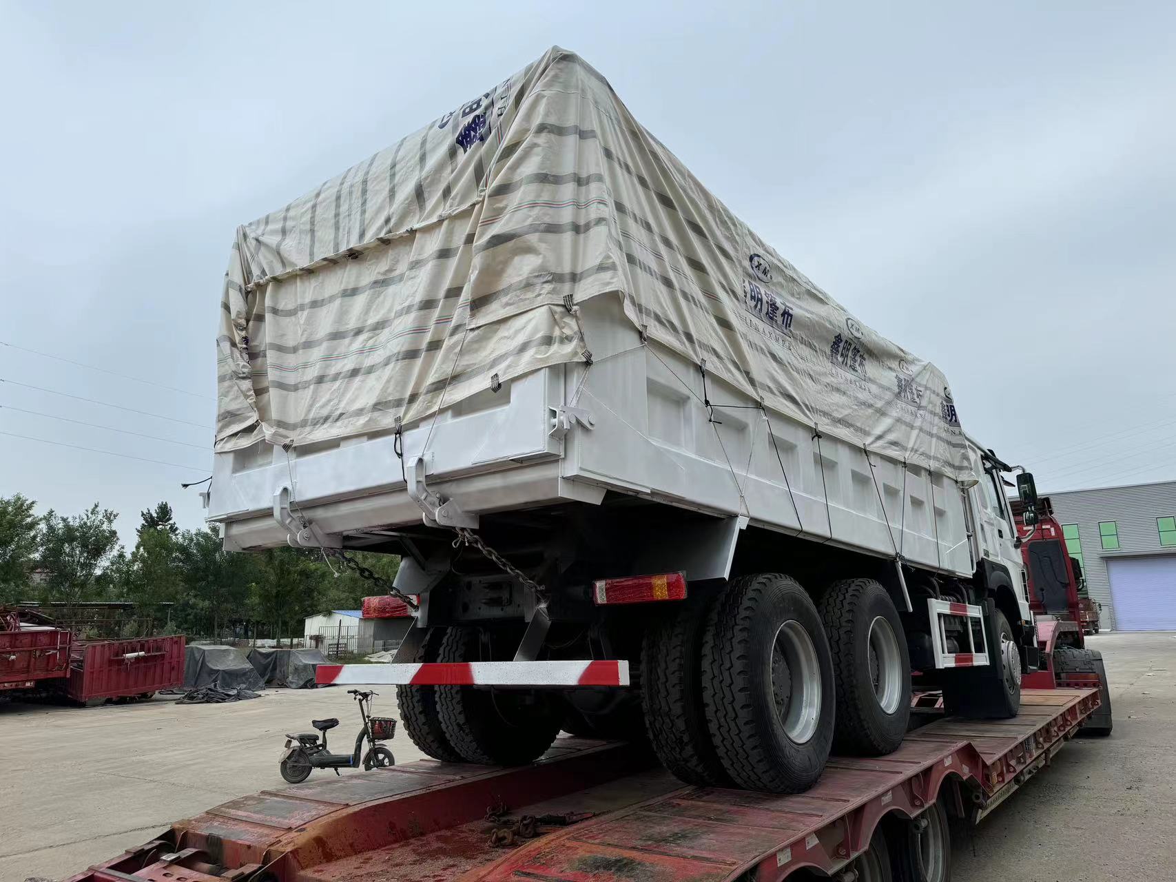 expédition de camion à benne basculante d'occasion