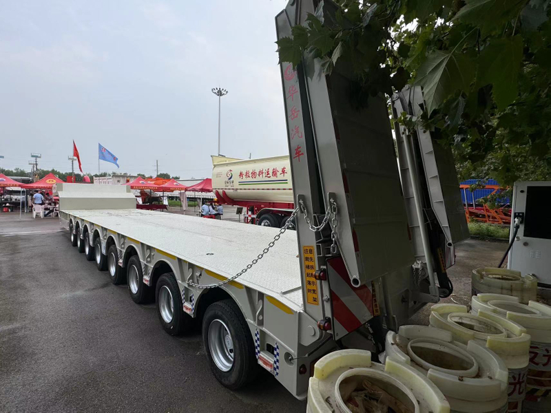 Remorque Lowboy à 4 essieux, 100 tonnes 