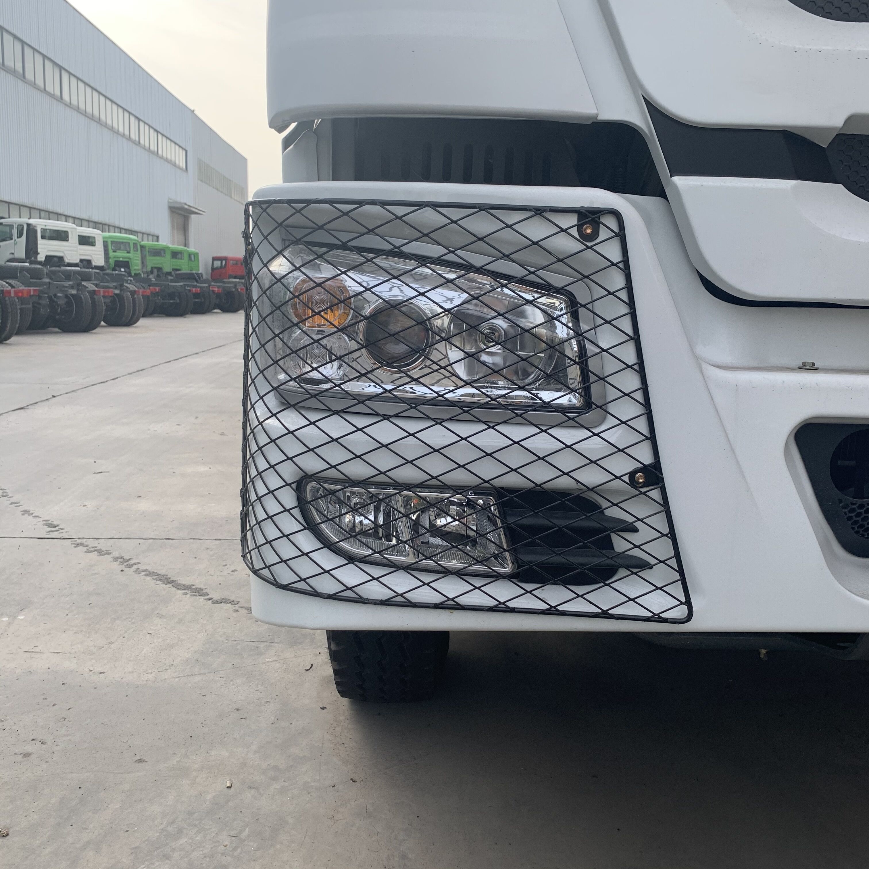 détails du camion benne 6×4 d'occasion (36)