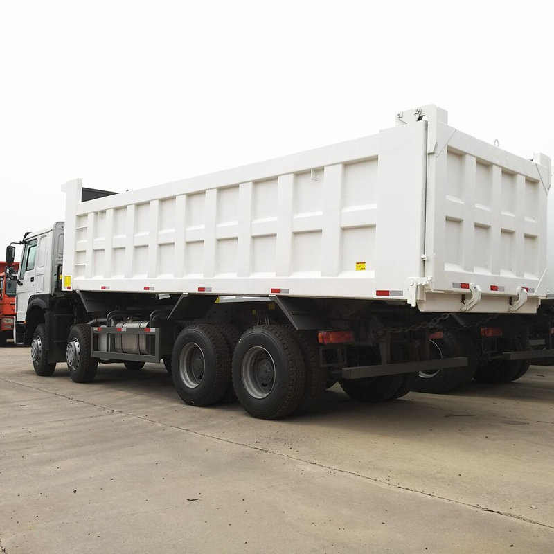 Camions-bennes à quatre essieux à vendre