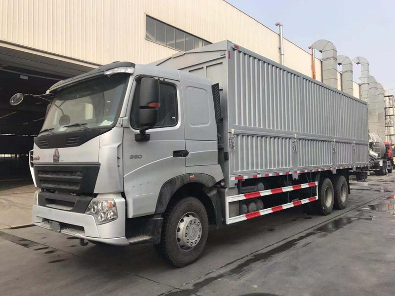 Camion-benne électrique à gravier à trois essieux