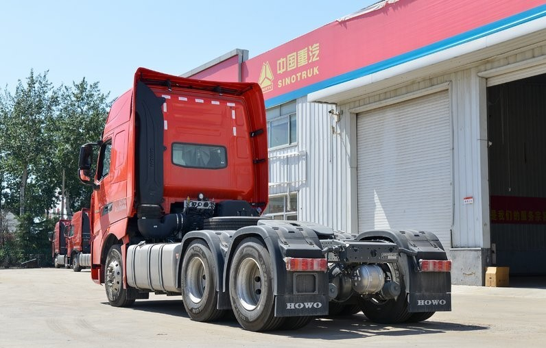 Pièces de rechange utilisées du camion tracteur 375HP Sinotruk HOWO tracteur de camion utilisé Sinotruk à vendre