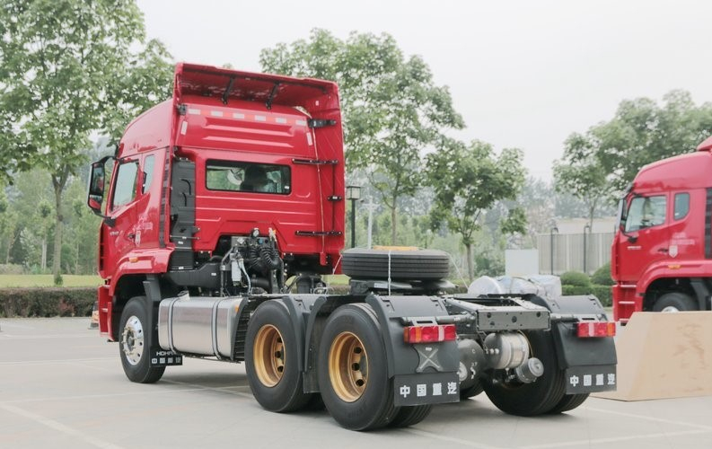 Lampe frontale RHD Sinotruk Howo 10 roues, pneu de marque 6*4, nouveau camion tracteur à vendre, offre spéciale