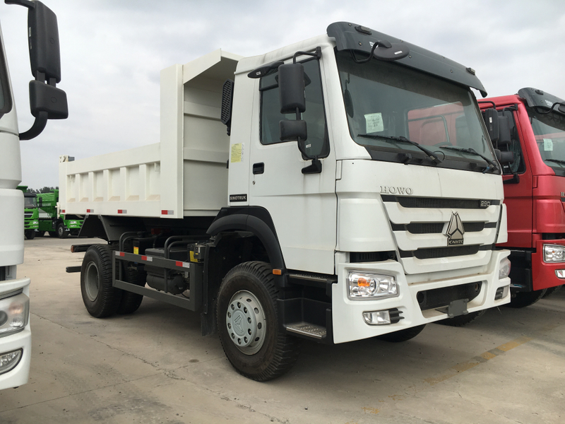 Haute qualité avec des prix bon marché Chine Sinotruk d'occasion 8x4 camions à benne basculante à vendre au Ghana