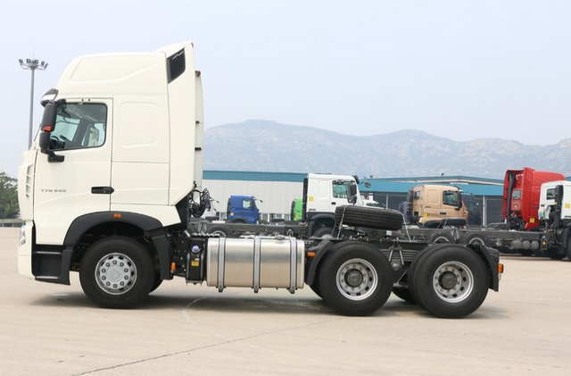 3340 Actros a utilisé le tracteur de camion Volvo de tête de tracteur Fh 12 420HP prix de camion tracteur à vendre