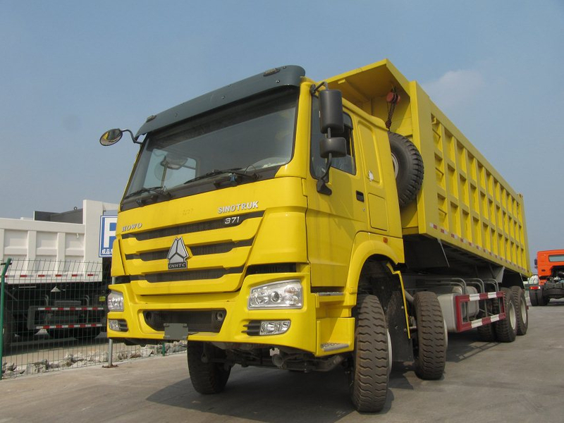 Camion-benne à béton automatique jaune