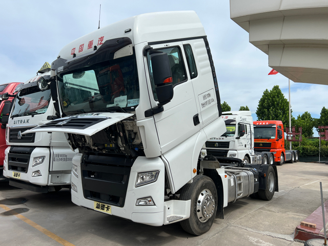 Camions tracteurs Howo 6 × 4 à vendre