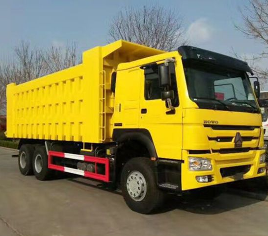 Camion-benne à béton automatique jaune