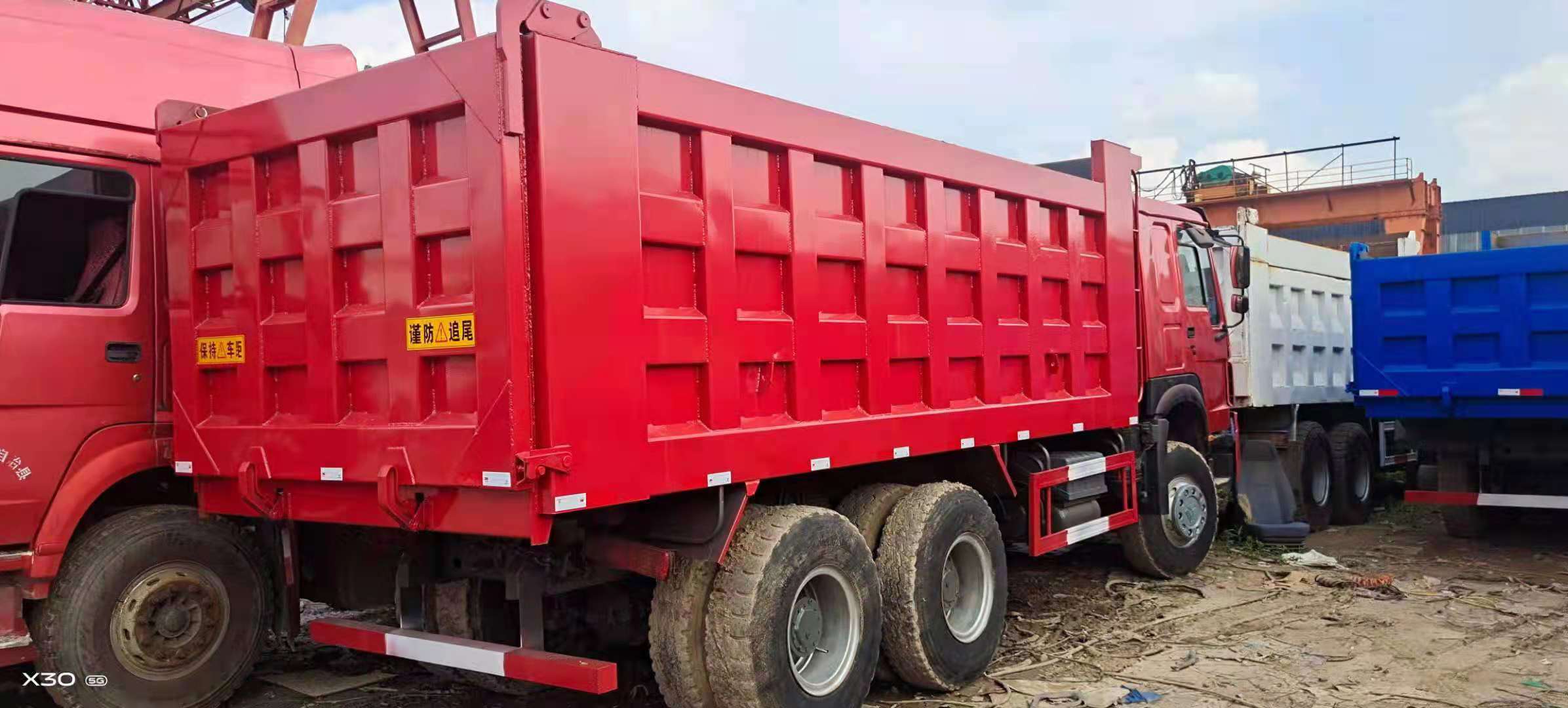 détails du camion à benne basculante 371 d'occasion