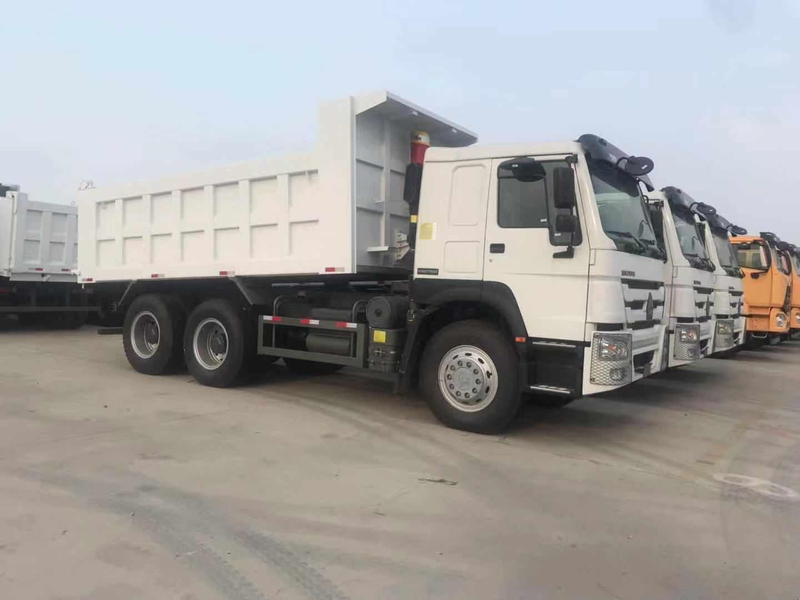 Haute qualité avec des prix bon marché Chine Sinotruk d'occasion 8x4 camions à benne basculante à vendre au Ghana