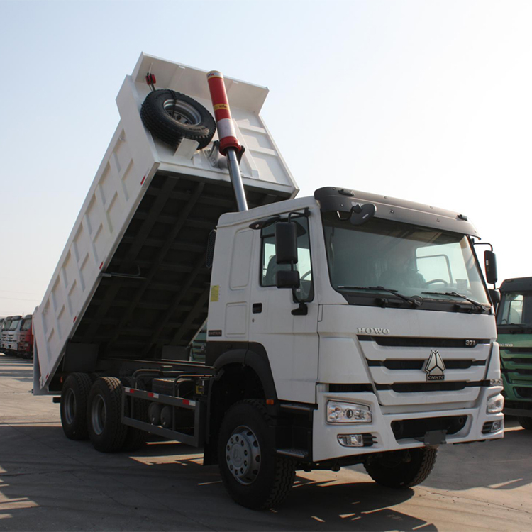 Camion-benne électrique à gravier à trois essieux